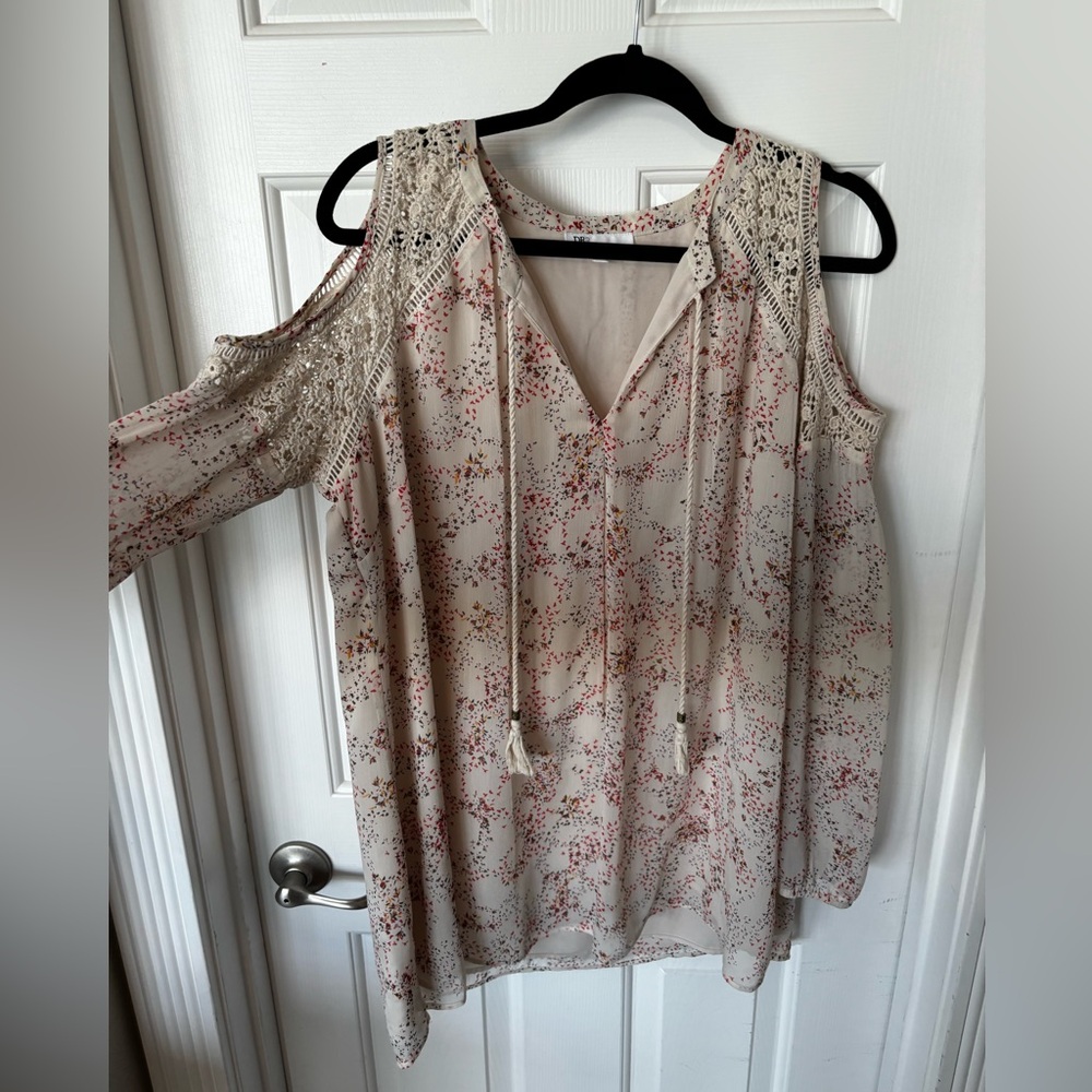 DR2 cold shoulder blouse
